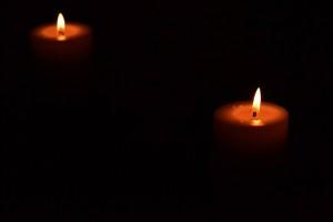 Kerzen im Dunkeln